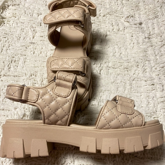 Nude sandals - Picture 2 of 8